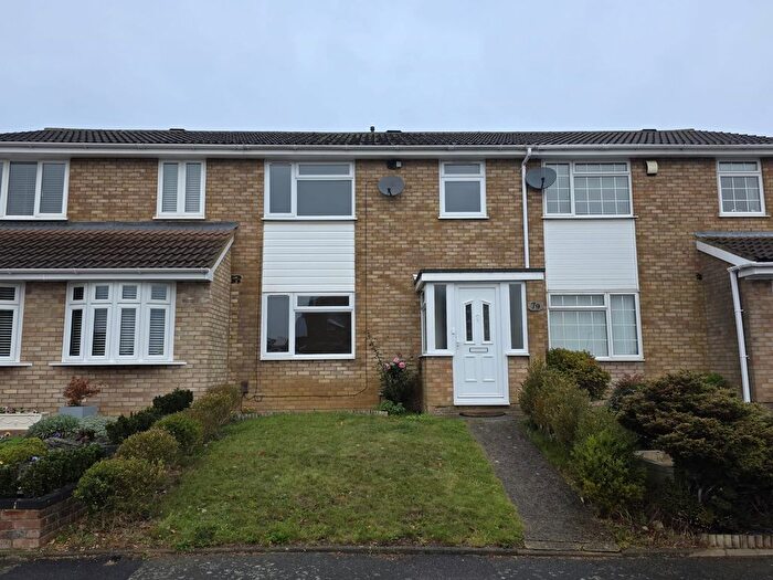 Terraced House To Rent In Buckingham Drive, Luton, Bedfordshire, LU2