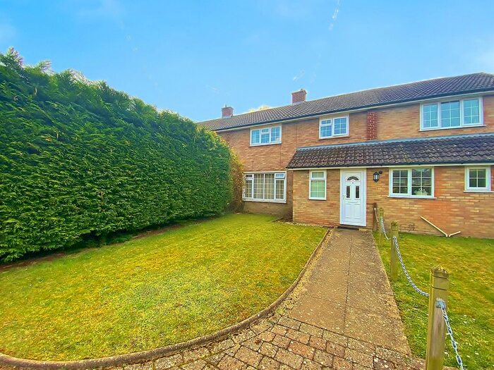 4 Bedroom Terraced House To Rent In Hunts Close, Guildford, GU2