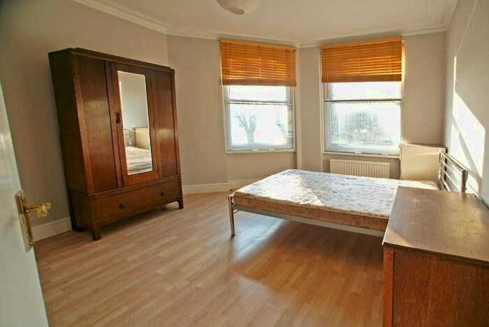 2 Bedroom Flat To Rent In Lillie Road, London, SW6