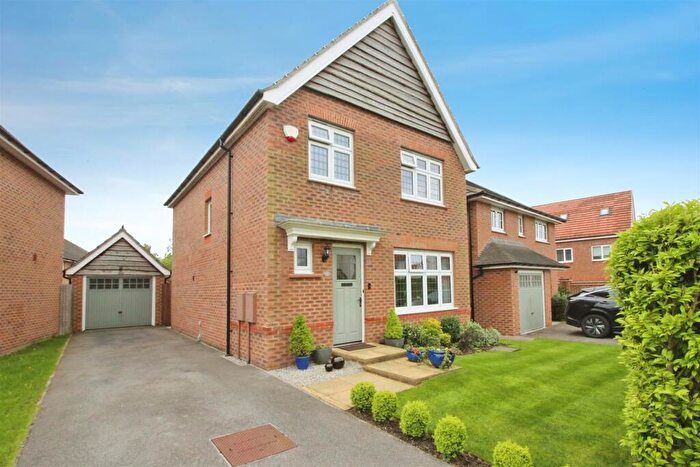 3 Bedroom Detached House For Sale In Pickering Place, Garforth, Leeds, LS25