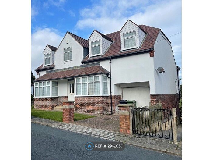 5 Bedroom Detached House To Rent In Dingley Road, Huddersfield, HD3
