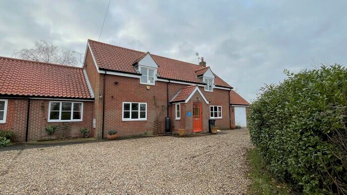 4 Bedroom Semi-Detached House To Rent In Low Road, Norton Subcourse, NR14