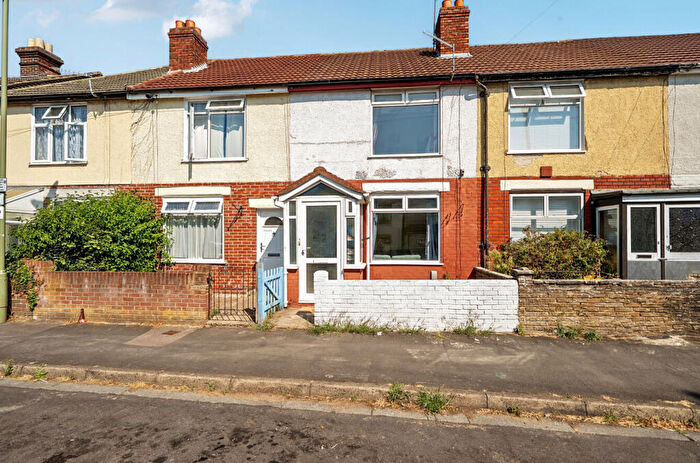 3 Bedroom Terraced House For Sale In Gordon Road, Fareham, Hampshire, PO16