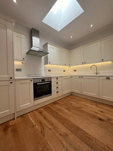 2 Bedroom Flat To Rent In Main Road, BS49