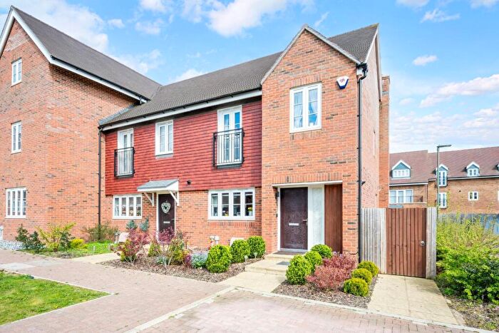 3 Bedroom End Of Terrace House For Sale In Aylsham Road, Tadworth, KT20