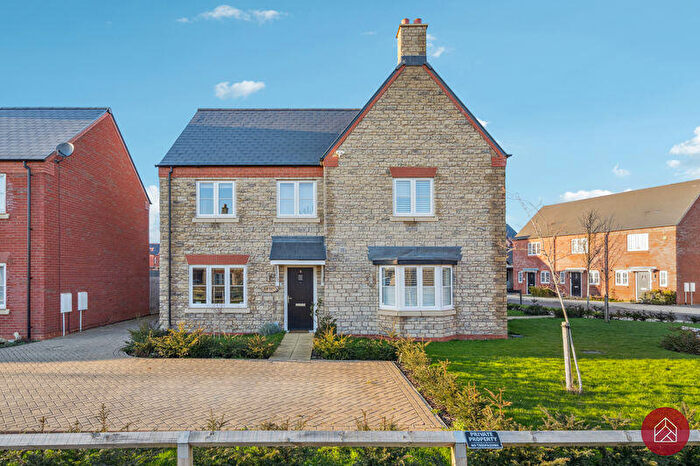 3 Bedroom Semi Detached House For Sale In Knighton Way, Bicester, OX26