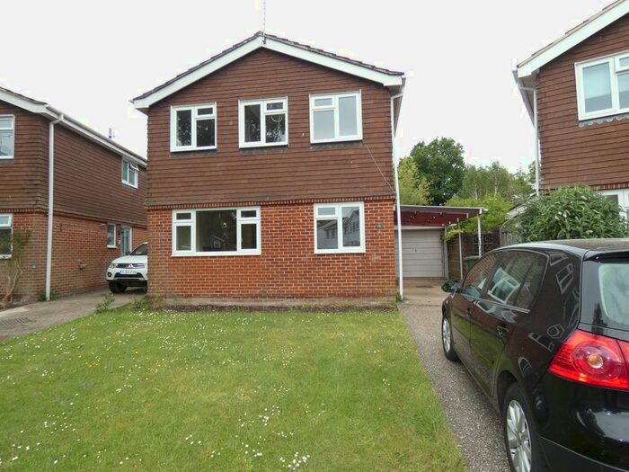 4 Bedroom Detached House To Rent In Kelsey Close, Liss GU33
