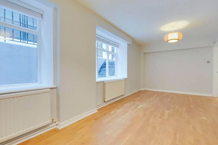 1 Bedroom Flat To Rent In Red Lion Court, City, London, EC4A