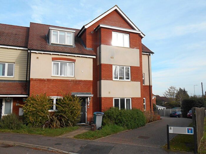 2 Bedroom Flat To Rent In Aurora Close, Watford, WD25