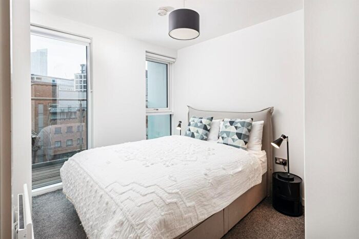 2 Bedroom Apartment To Rent In Slate Yard - Bed, M3