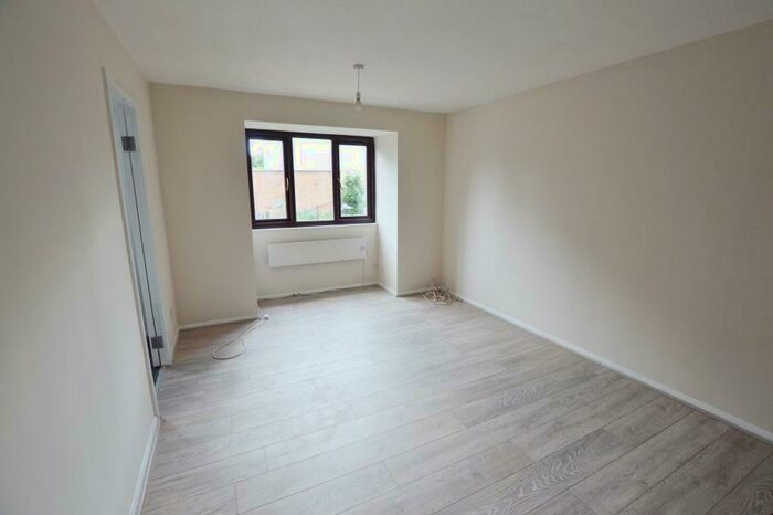 2 Bedroom Flat To Rent In Leaside Road, Hackney, E5