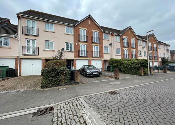 3 Bedroom Terraced House To Rent In The Oaks, Newbury, RG14