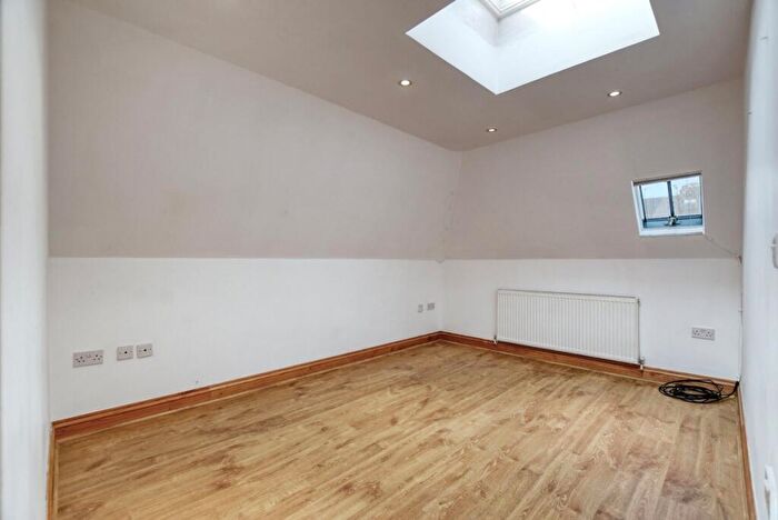 1 Bedroom Flat To Rent In Ossulton Way London, N2