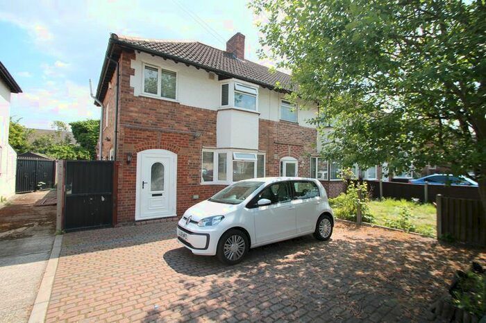 3 Bedroom Semi-Detached House To Rent In Northfield Park, Hayes, UB3