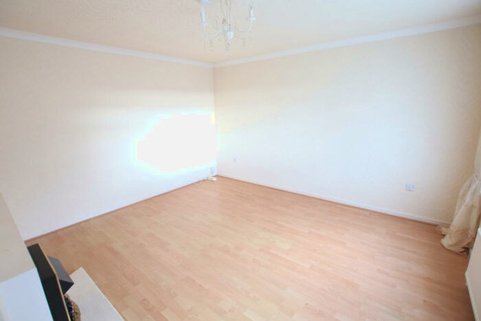 2 Bedroom Flat To Rent In Irving Quadrant, Hardgate, G81