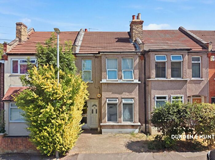 1 Bedroom Apartment For Sale In Prospect Road, Woodford Green, IG8