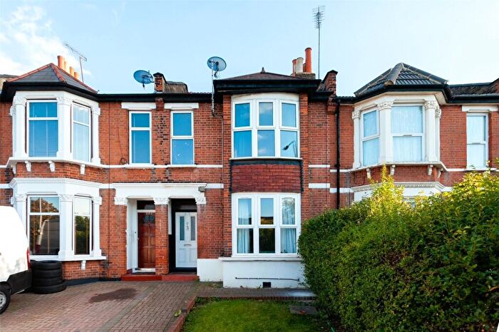 3 Bedroom Flat To Rent In Forest Road, Walthamstow, E17
