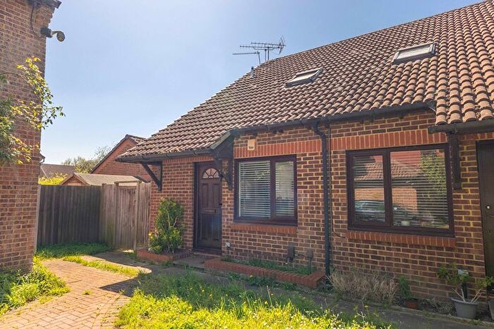 1 Bedroom Terraced House For Sale In Cobb Close, Datchet, SL3