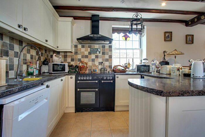2 Bedroom Detached House For Sale In Roman Bank, Gedney Dyke, PE12