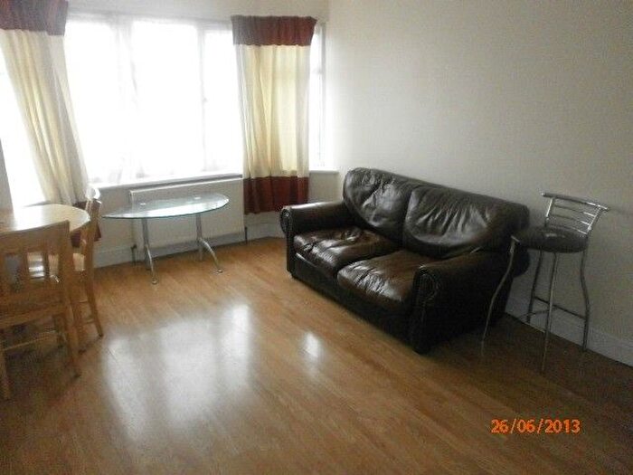 1 Bedroom Flat To Rent In Eastern Avenue, Ilford, IG2