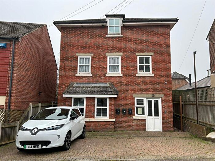 2 Bedroom Flat To Rent In Goddington Road, Strood, ME2