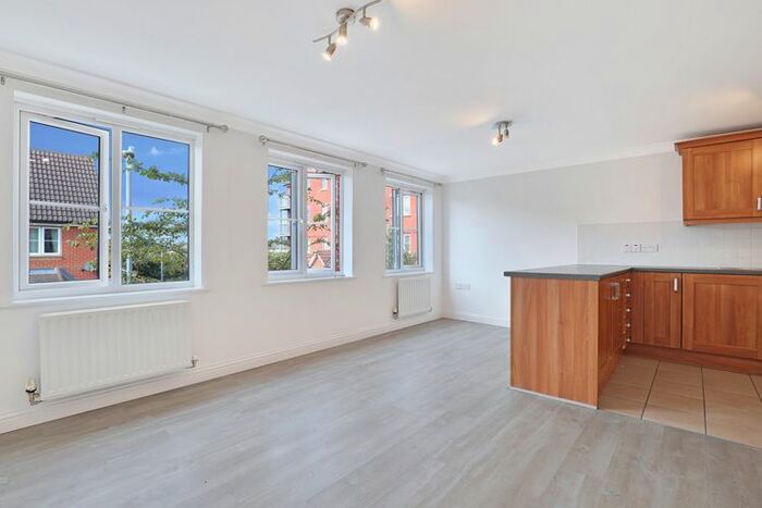 1 Bedroom Flat To Rent In Tallow Close, Dagenham, Essex, RM9