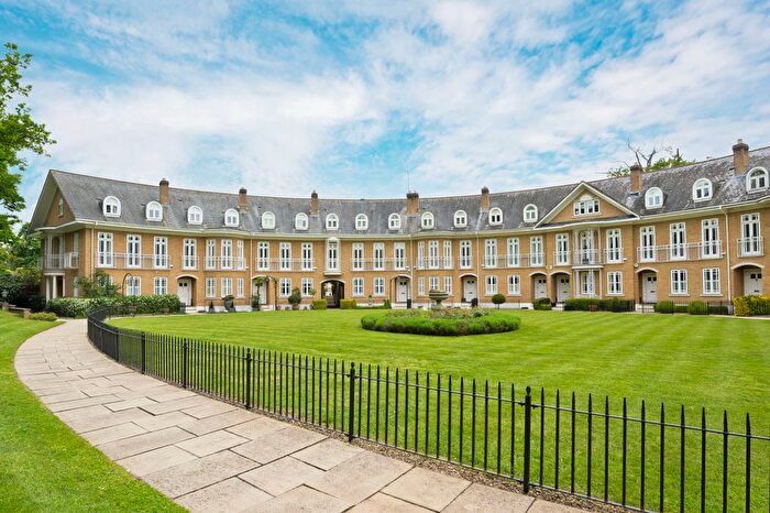 4 Bedroom Terraced House To Rent In Lakeside Grange, Weybridge, Surrey, KT13