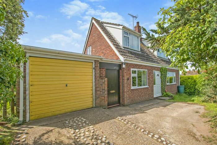 3 Bedroom Chalet For Sale In Mountains Road, Corpusty, Norwich, NR11