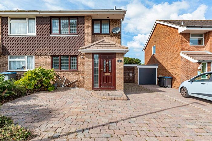 3 Bedroom Semi-Detached House For Sale In Burgess Close, Whitfield, CT16
