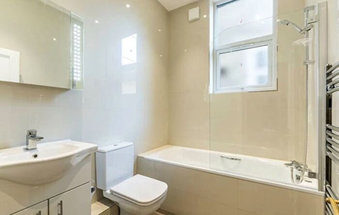 2 Bedroom Flat To Rent In Dartmouth Road, London, NW2