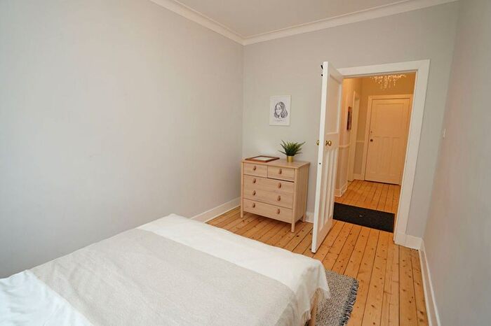 3 Bedroom Flat To Rent In Learmonth Park, Comely Bank, Edinburgh, EH4