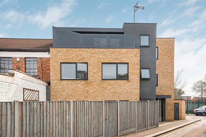 2 Bedroom Flat For Sale In Cart Lane, North Chingford, E4