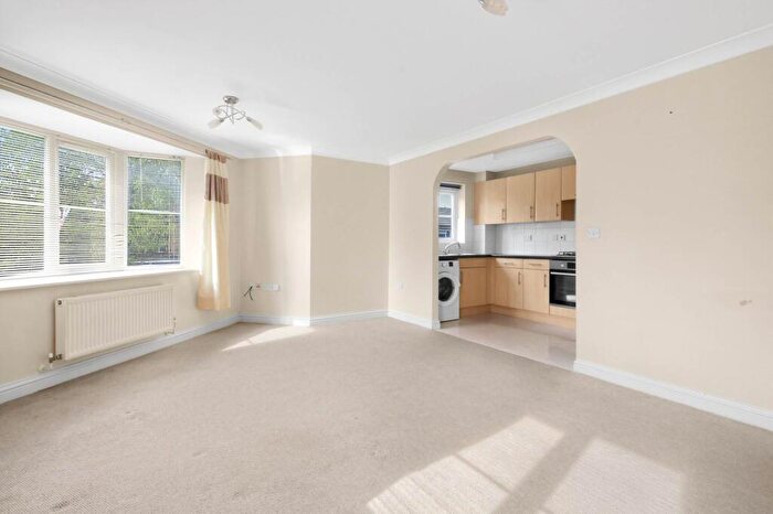 2 Bedroom Apartment For Sale In St Francis Close, Crowthorne, RG45