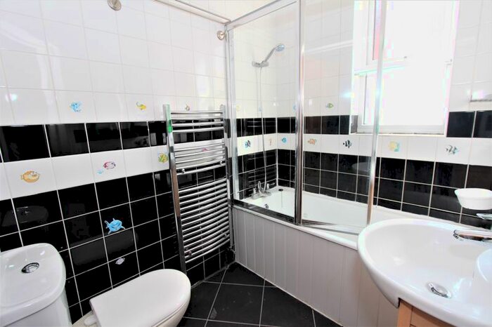 3 Bedroom Flat To Rent In East Barnet Road, New Barnet, Barnet EN4