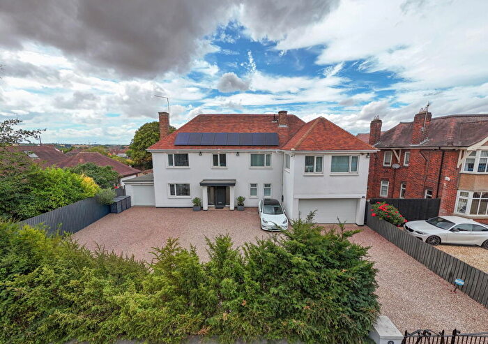 6 Bedroom Detached House For Sale In Pytchley Road Kettering, NN15