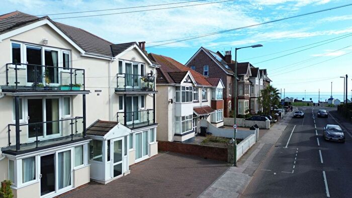 2 Bedroom Flat For Sale In Manor Road, Preston, Paignton, TQ3