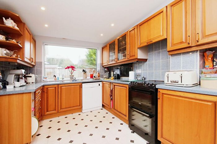 4 Bedroom Detached House For Sale In Lorraine Avenue, Elvington, York, YO41