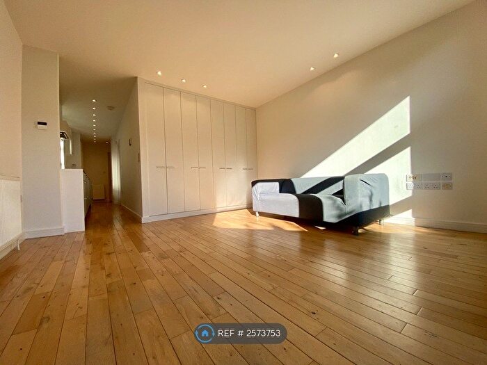 1 Bedroom Flat To Rent In Partridge Road, Cardiff, CF24