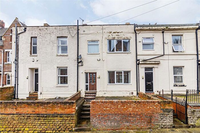 4 Bedroom Terraced House For Sale In Burns Avenue, Nottingham, NG7