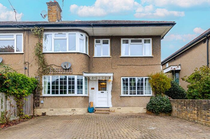 2 Bedroom Flat For Sale In West Way, Rickmansworth, WD3
