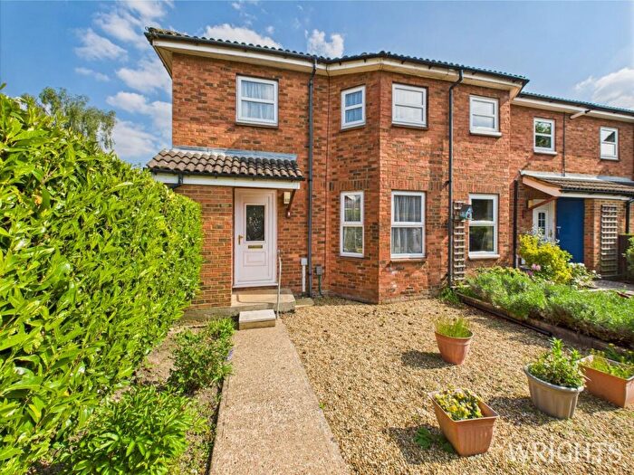 3 Bedroom End Of Terrace House For Sale In Peartree Lane, Welwyn Garden City, AL7