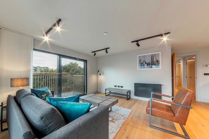 2 Bedroom Flat To Rent In Tower Bridge Road, London, SE1