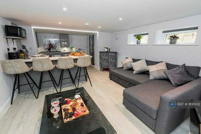 1 Bedroom Flat To Rent In Approach Road, Poole, BH14