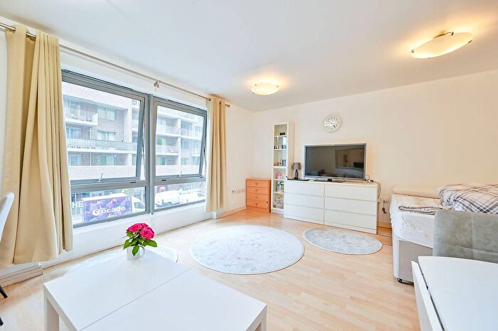 Studio To Rent In Victoria Road, North Acton, London, W3