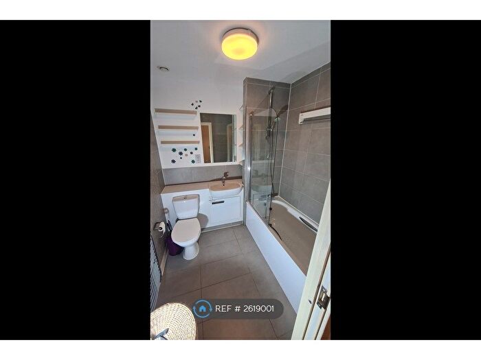 2 Bedroom Flat To Rent In Aqua Apartments, London, N4