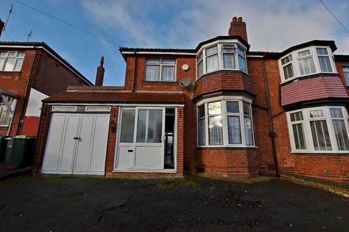 3 Bedroom Semi-Detached House To Rent In Pitcairn Road, Smethwick, B67