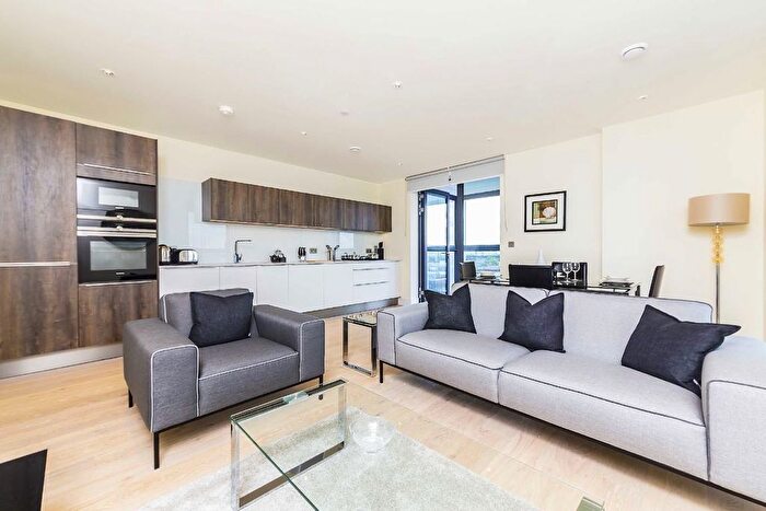 2 Bedroom Flat To Rent In Lockington Road, London, SW8