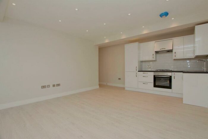 2 Bedroom Apartment To Rent In Park Way, Ruislip, HA4