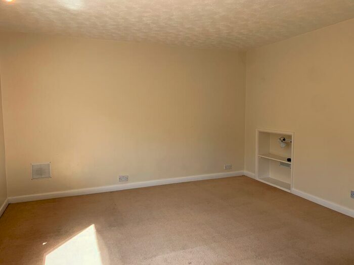 1 Bedroom Flat To Rent In Thackeray Court, Portswood, SO17