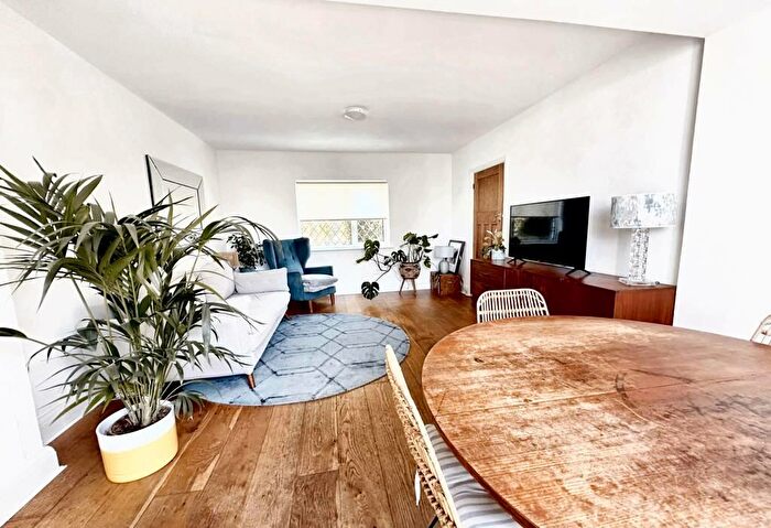 3 Bedroom Detached House For Sale In Ashurst Avenue, Saltdean, BN2